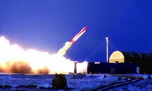 俄罗斯试射“海燕”后，美军一架B-52H战略轰炸机低空亮相，核打击力量迎来新手段