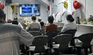 养生馆“围猎”老年人：万元理疗仪号称可治50种疾病，一74岁老人店内发病去世