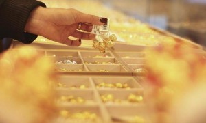 黄金疯牛高攀不起！投资者：犹豫半刻就掉队
