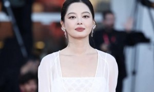 辛芷蕾夺得威尼斯“影后”