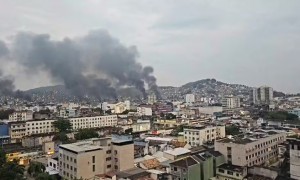 巴西里约警方开展大规模剿匪行动 击毙至少56名嫌疑人