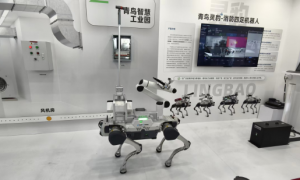 青鸟消防首次展示四足机器人“青鸟灵豹”,应对极端复杂与高危消防场景