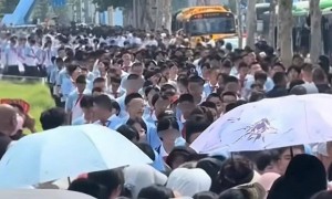 一中学初一新生多达94个班,放学时人山人海!教学质量如何保证?当地教体局回应
