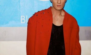 知名歌手街头卖水果被偶遇!