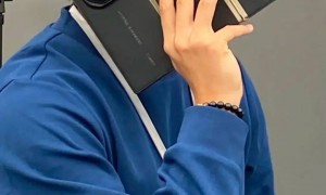 三折叠降价了,17999元起!余承东:大屏看大盘,是炒股神器,“能超越华为的只有华为”!麒麟芯片重现,现场欢呼