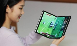 三星三大王炸:三折叠手机紧追华为,XR头显硬刚苹果,AI眼镜大招来了