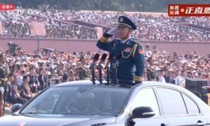 韩胜延担任阅兵总指挥,曾长期在空军服役,2006年被评为全军优秀指挥军官